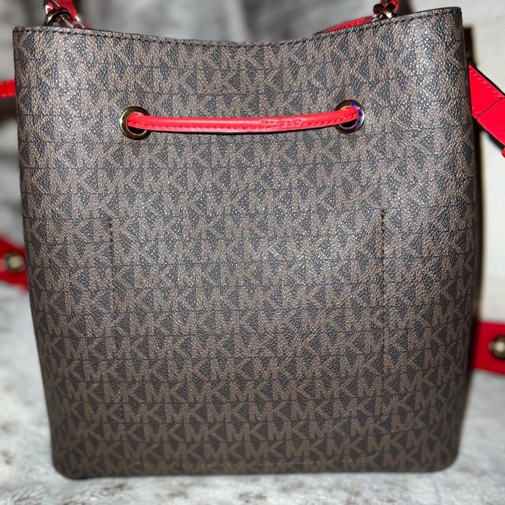 Michael Kors Signature Suri Large Bucket Bag in Flame W/ MK  Grommet Strap - Picture 4 of 10